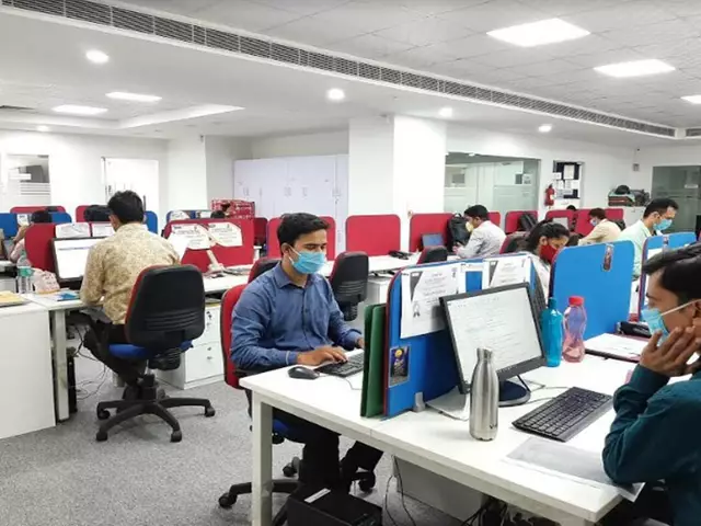 Is it better to work in US or in India?